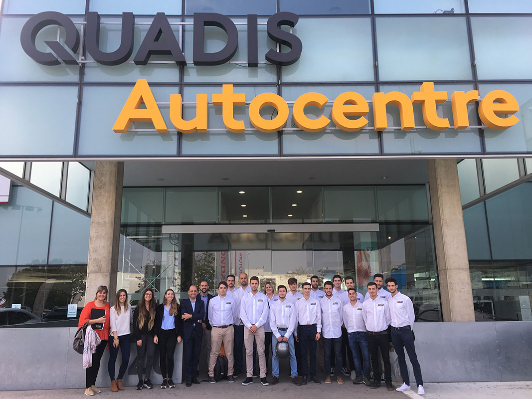 Los alumnos de los Postgrados de Asesor Comercial y de Asesor de Servicio visitan nuestro Quadis Autocentre