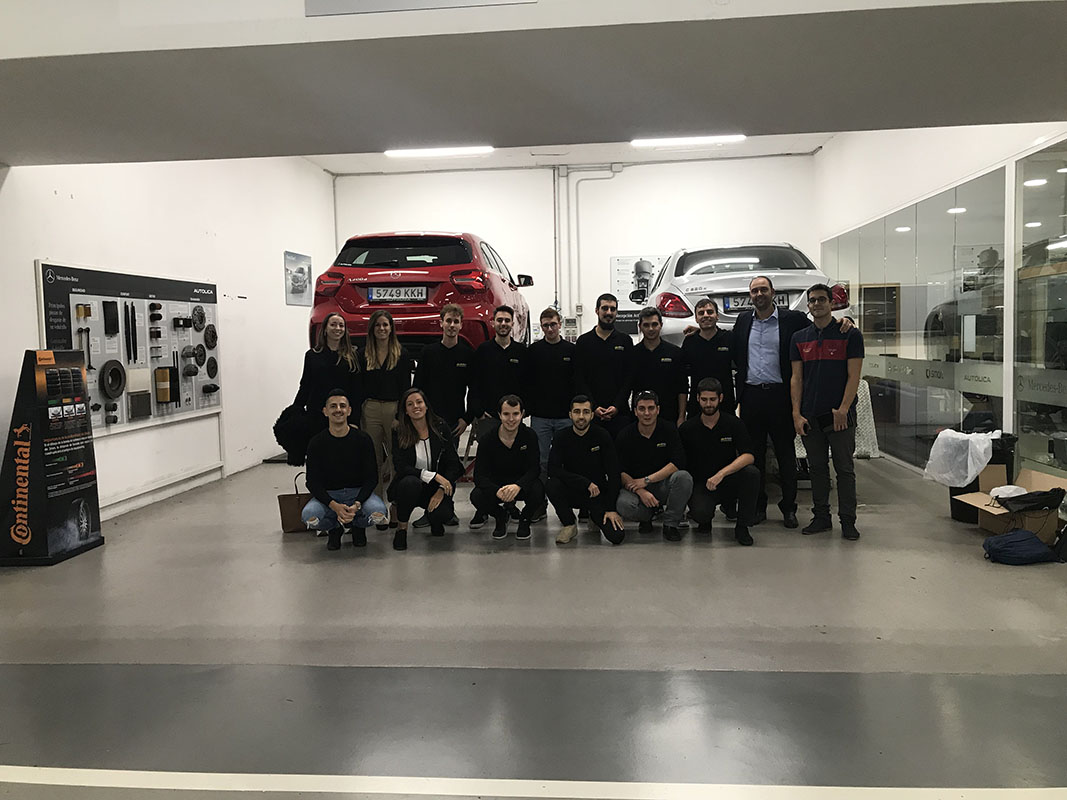 Los alumnos de los Postgrados de Asesor Comercial y de Asesor de Servicio visitan nuestro Quadis Autocentre
