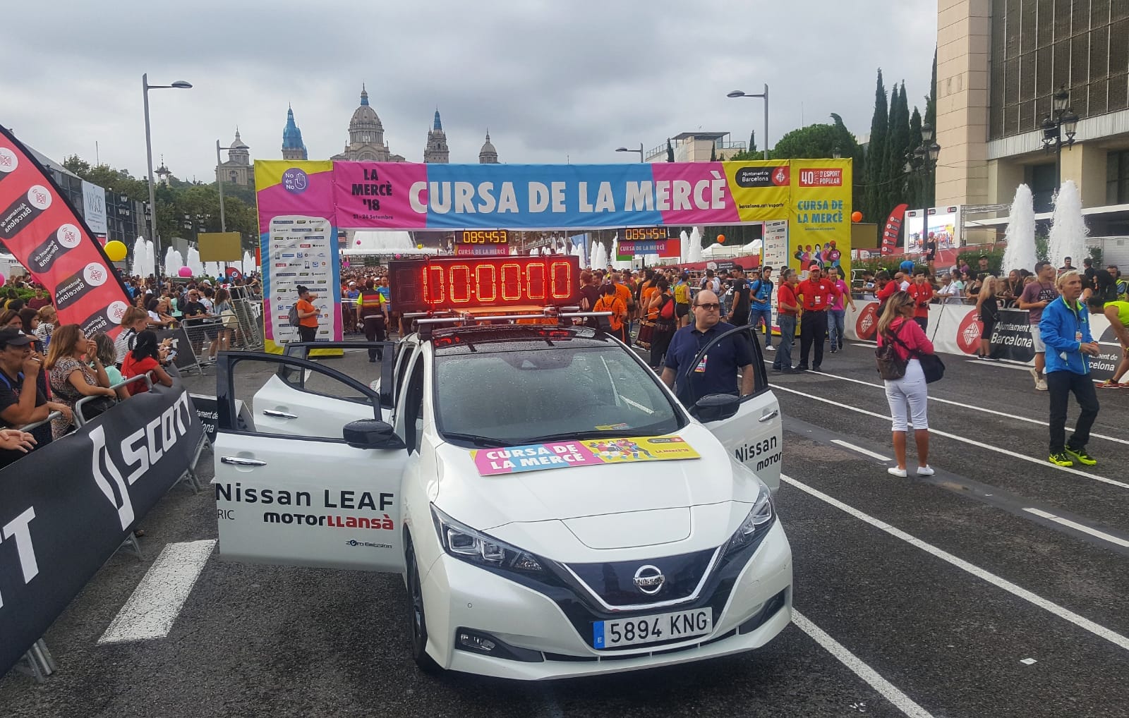 Motor Llançà cede los últimos modelos eléctricos de Nissan a la cursa de La Mercè de Barcelona