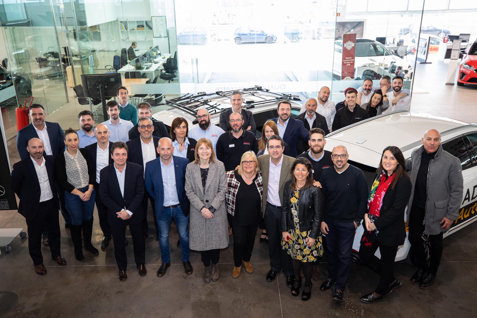 El equipo del Quadis Autocentre hace la entrega oficial de los vehículos para el CCSB 