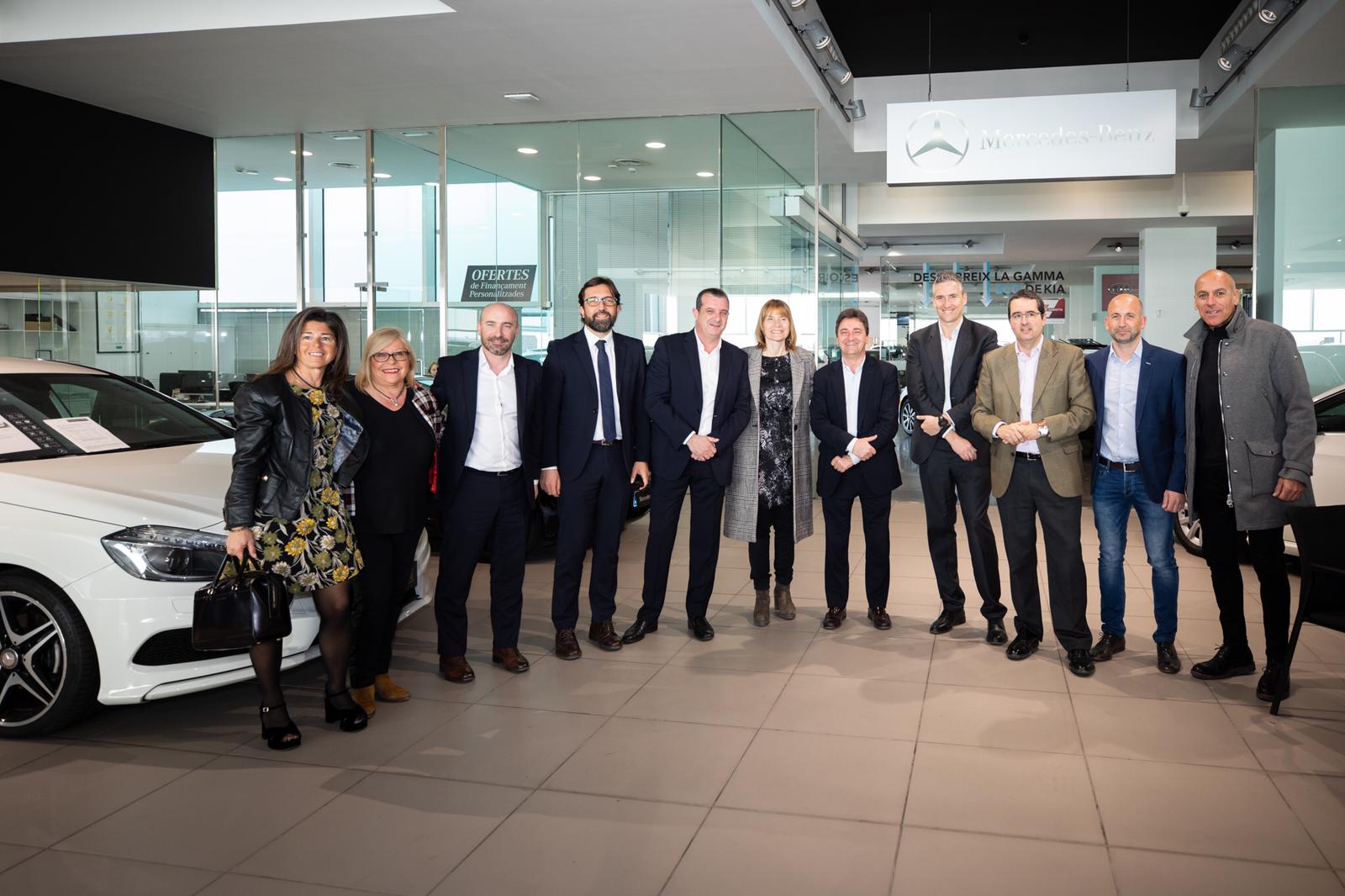 El equipo del Quadis Autocentre hace la entrega oficial de los vehículos para el CCSB 