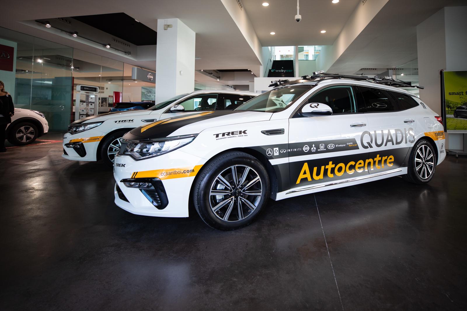 El equipo del Quadis Autocentre hace la entrega oficial de los vehículos para el CCSB 