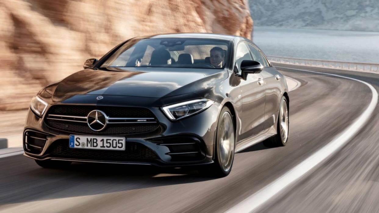 Imagen frontal dinámica del Mercedes Clase CLS