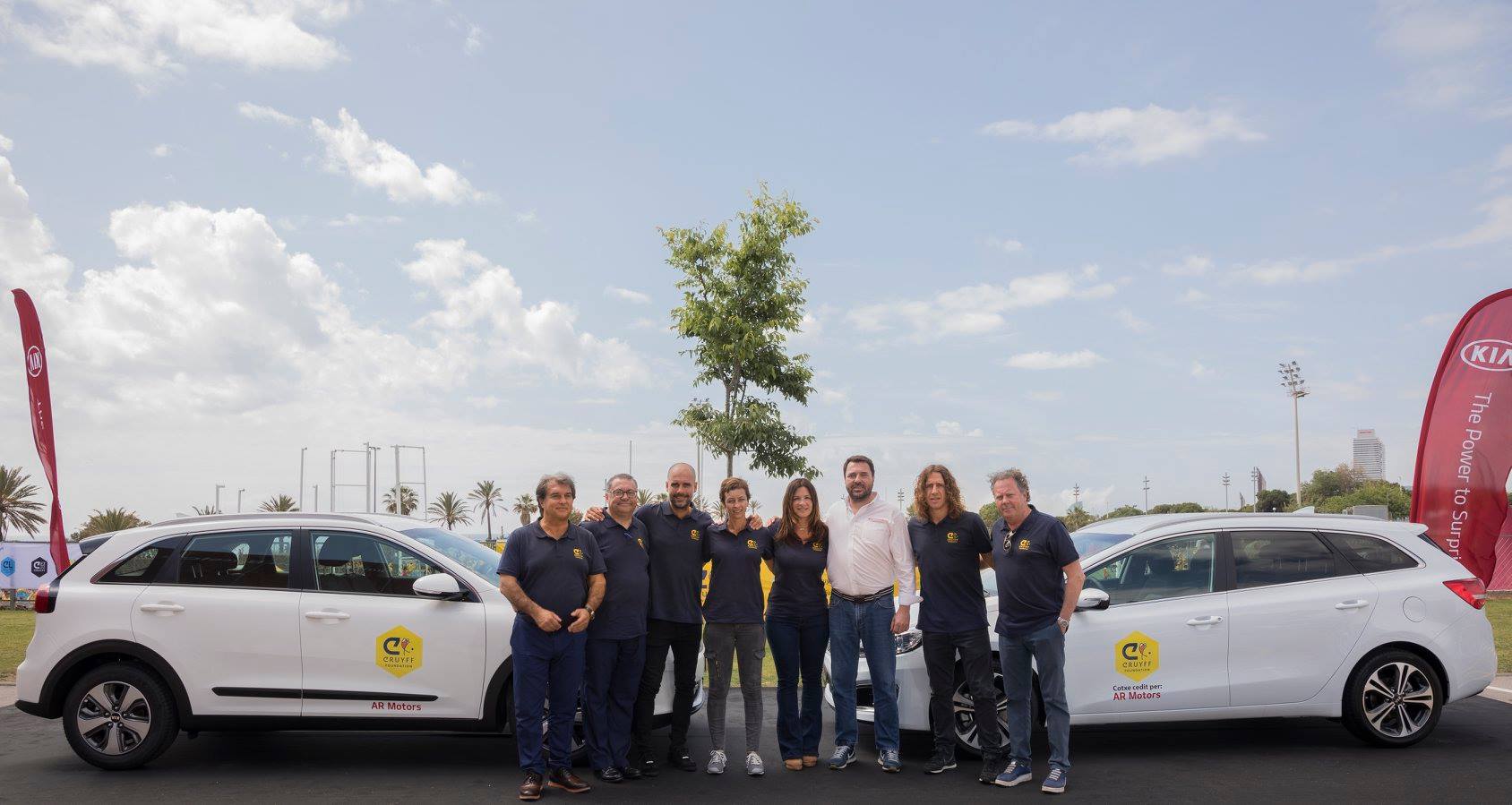 AR Motors cede un Kia Niro y Cee'd SW a la Fundación Johan Cruyff