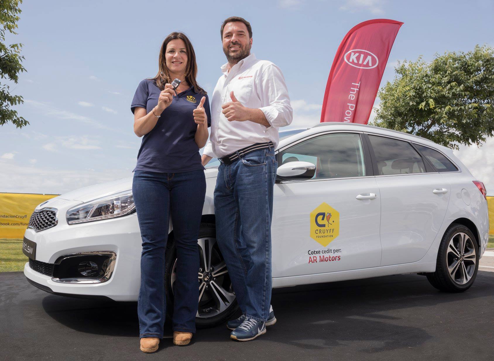 AR Motors cede un Kia Niro y Cee'd SW a la Fundación Johan Cruyff