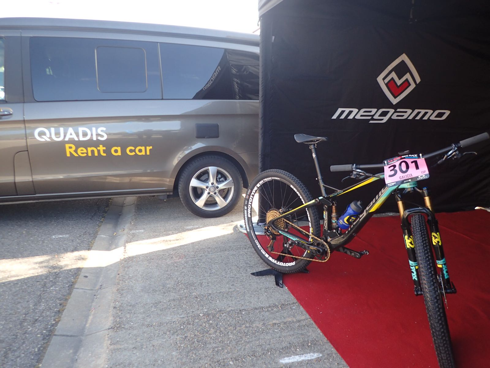 Clàudia Galicia confía en Quadis Rent a Car para ir a la Rioja Bike Race