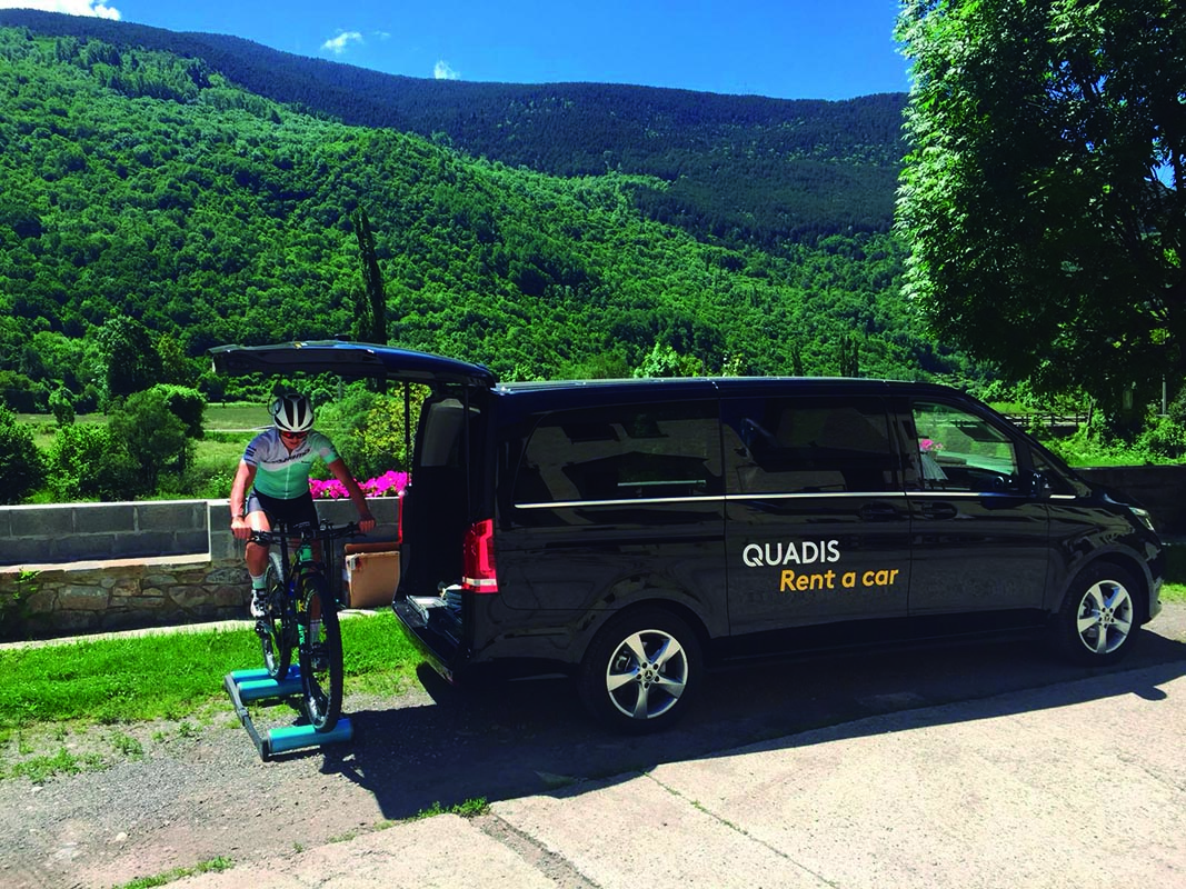 Clàudia Galicia nueva Embajadora de QUADIS Rent a Car