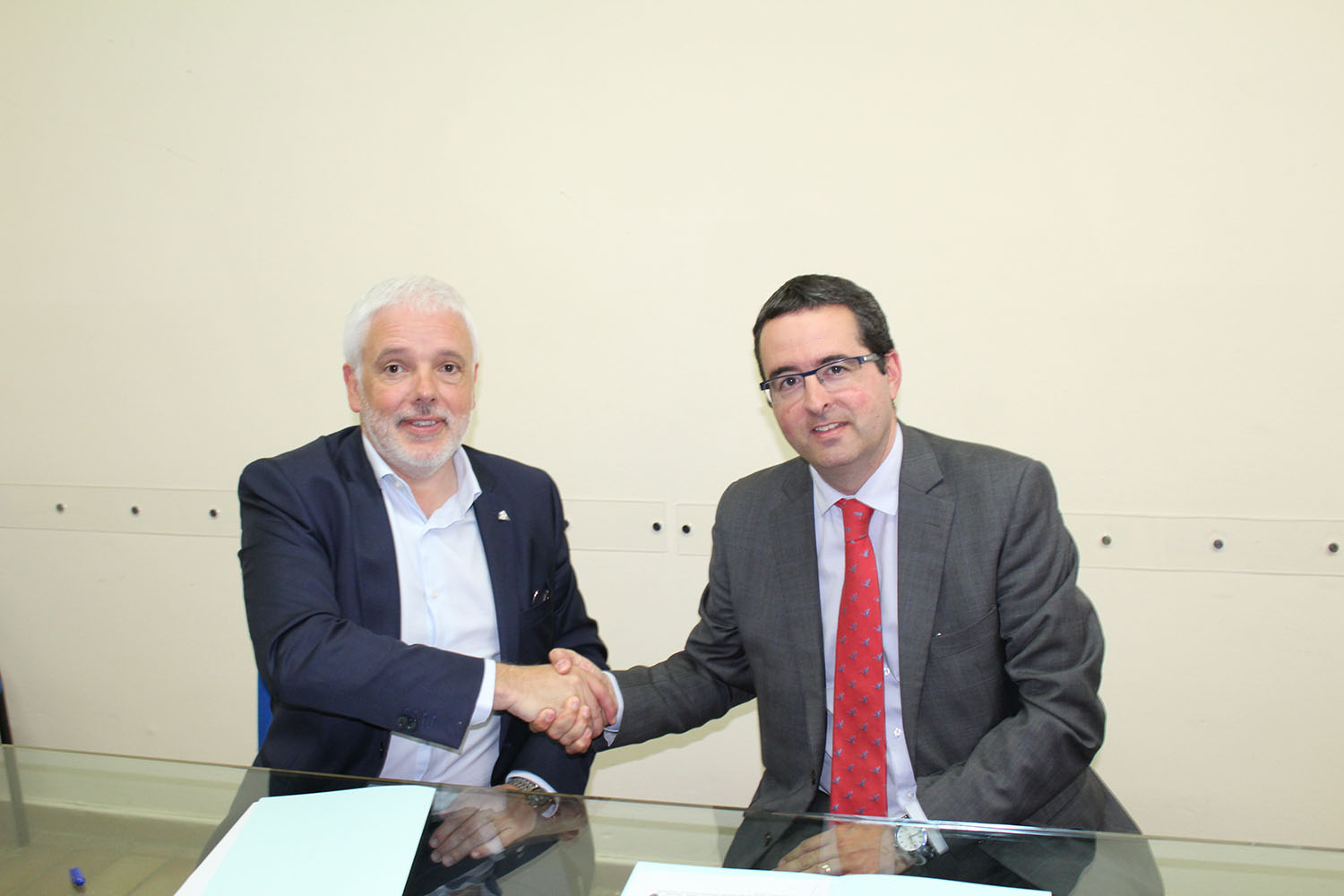 El QUADIS Autocentre renueva el patrocinio con el Centre Natació Mataró