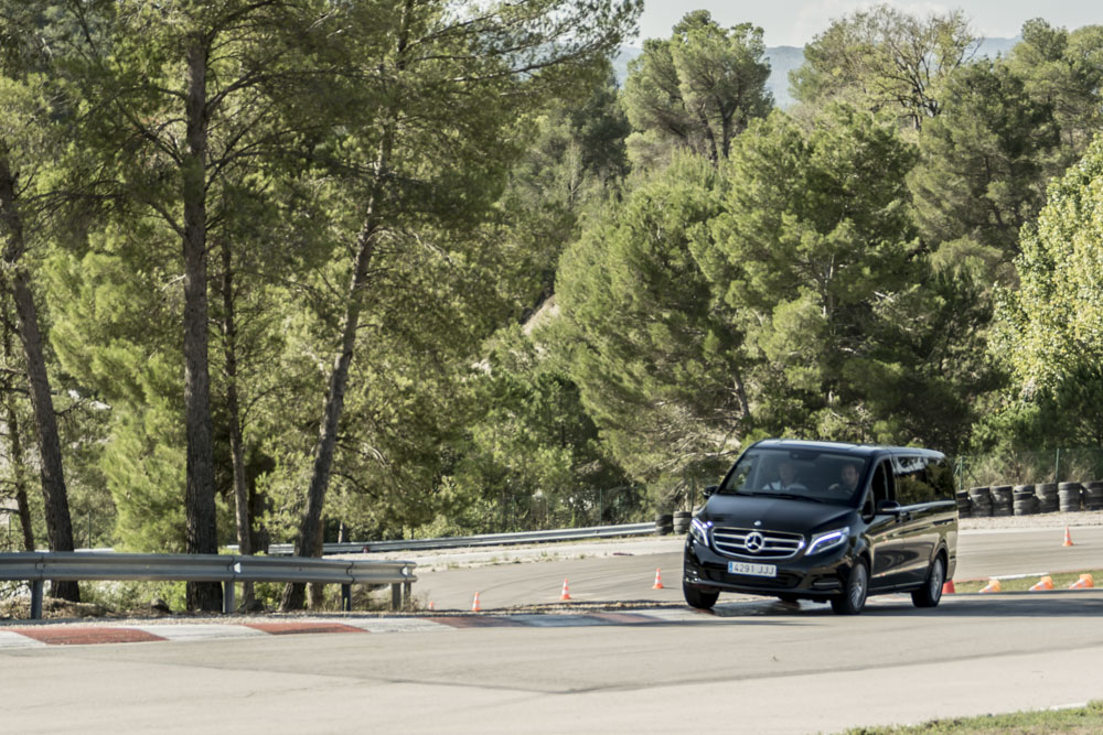MB Motors permitió probar a todos los modelos de Mercedes Industriales en Circuito