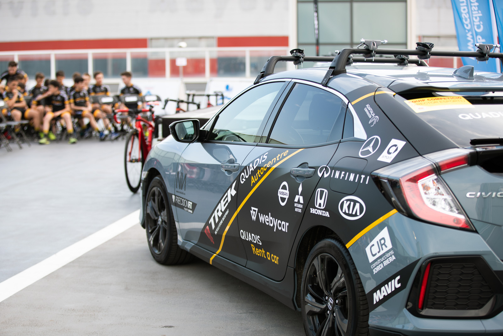 Presentación del Club Ciclista Sant Boi en el QUADIS Autocentre de Sant Boi