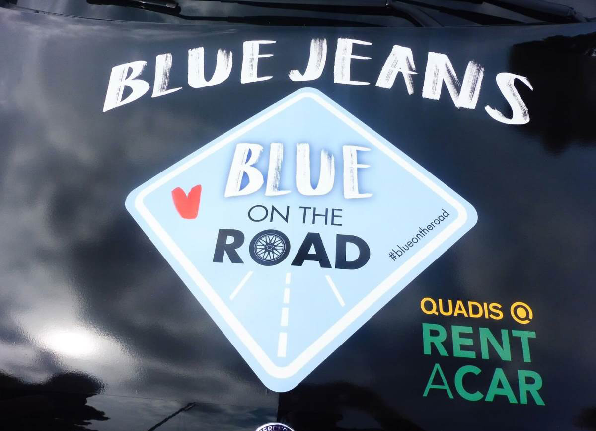 Furgoneta QUADIS Rent a Car gira Blue Jeans