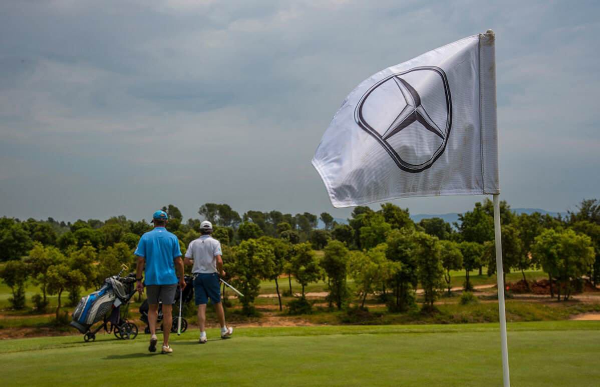 Autolica organiza un torneo de golf para sus clientes de Mercedes-Benz en el Golf El Prat