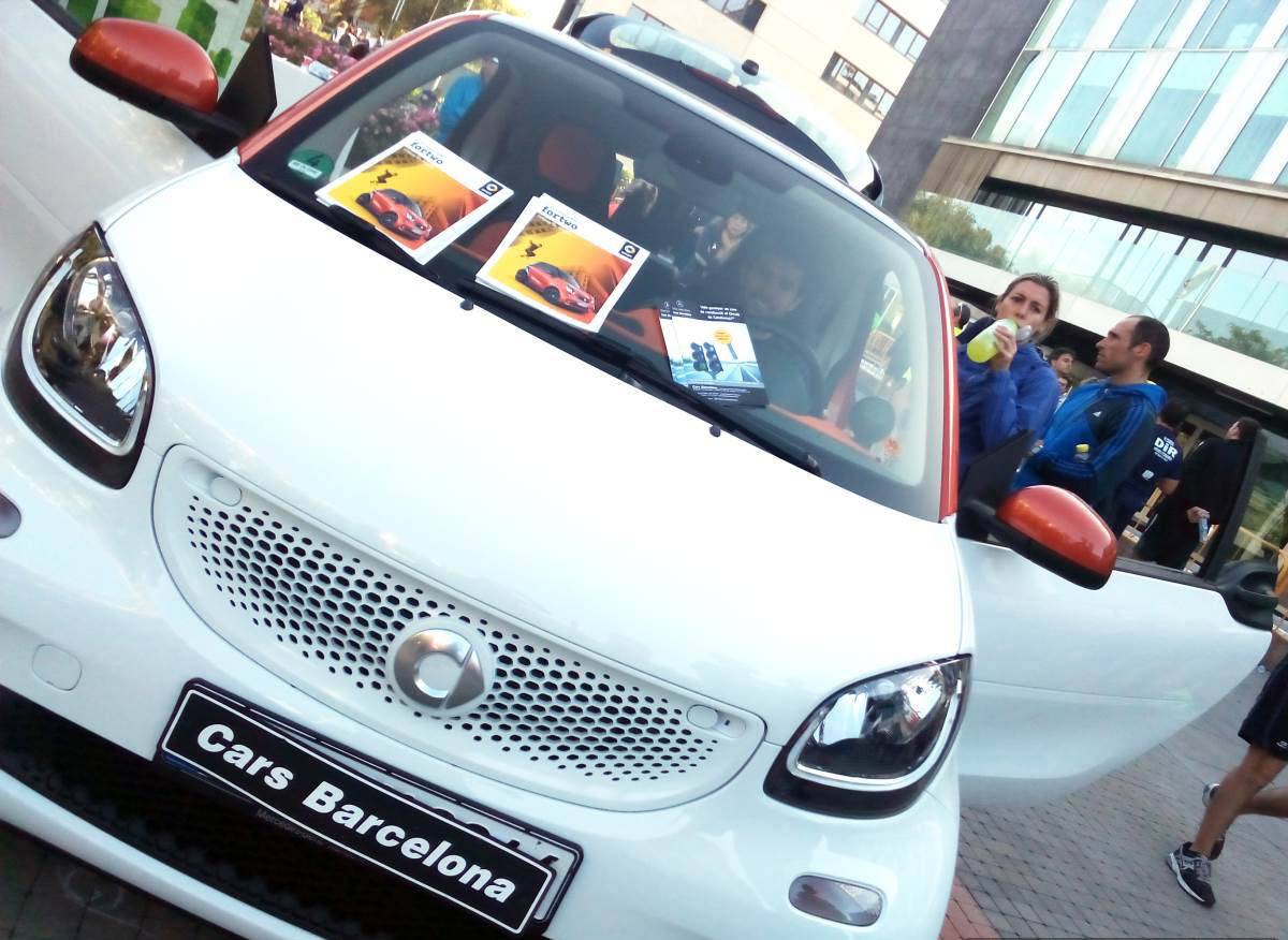 Cars Barcelona presenta los nuevos Smart en la VI Cursa Clubs DiR-Mossos d'Esquadra