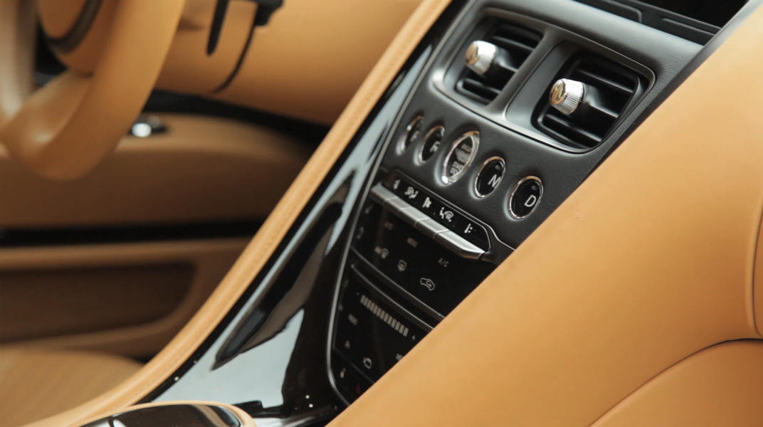 Cars Gallery presenta la versión V8 del Aston Martin DB11
