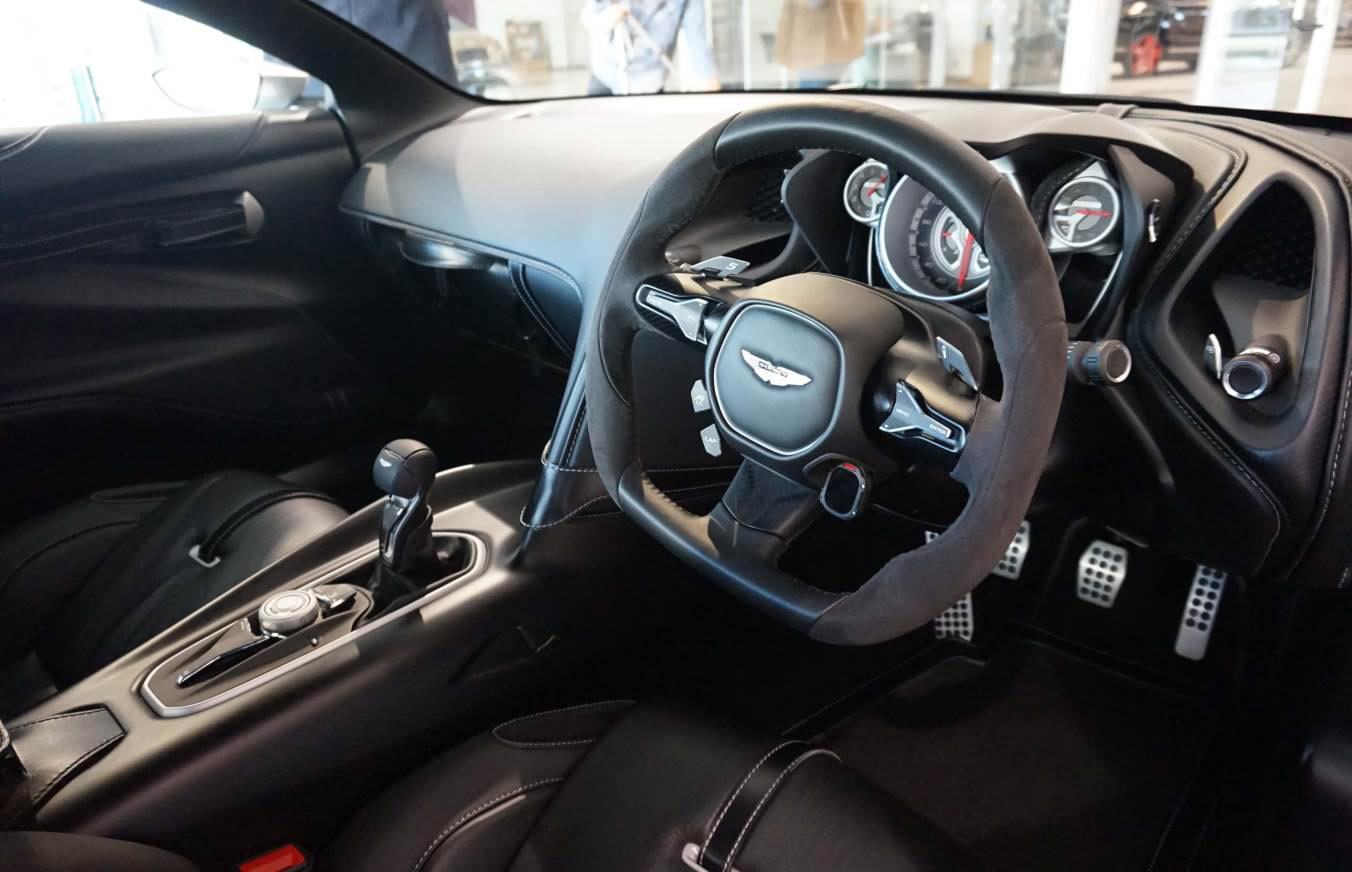 Aston Martin DB10 James Bond