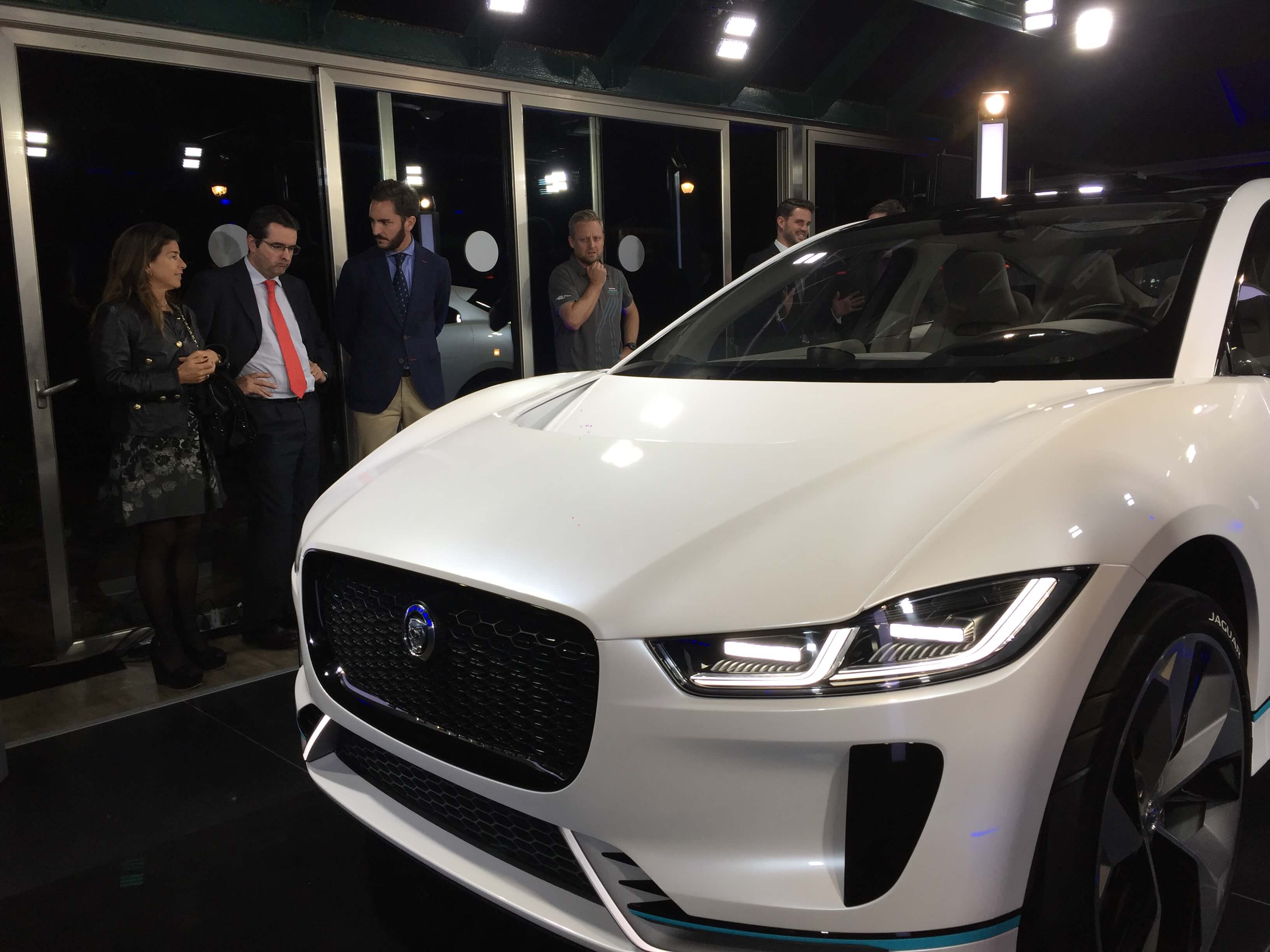 Clientes de Solmóbil y Land Motors conocen, prácticamente en primicia, el nuevo I-Pace