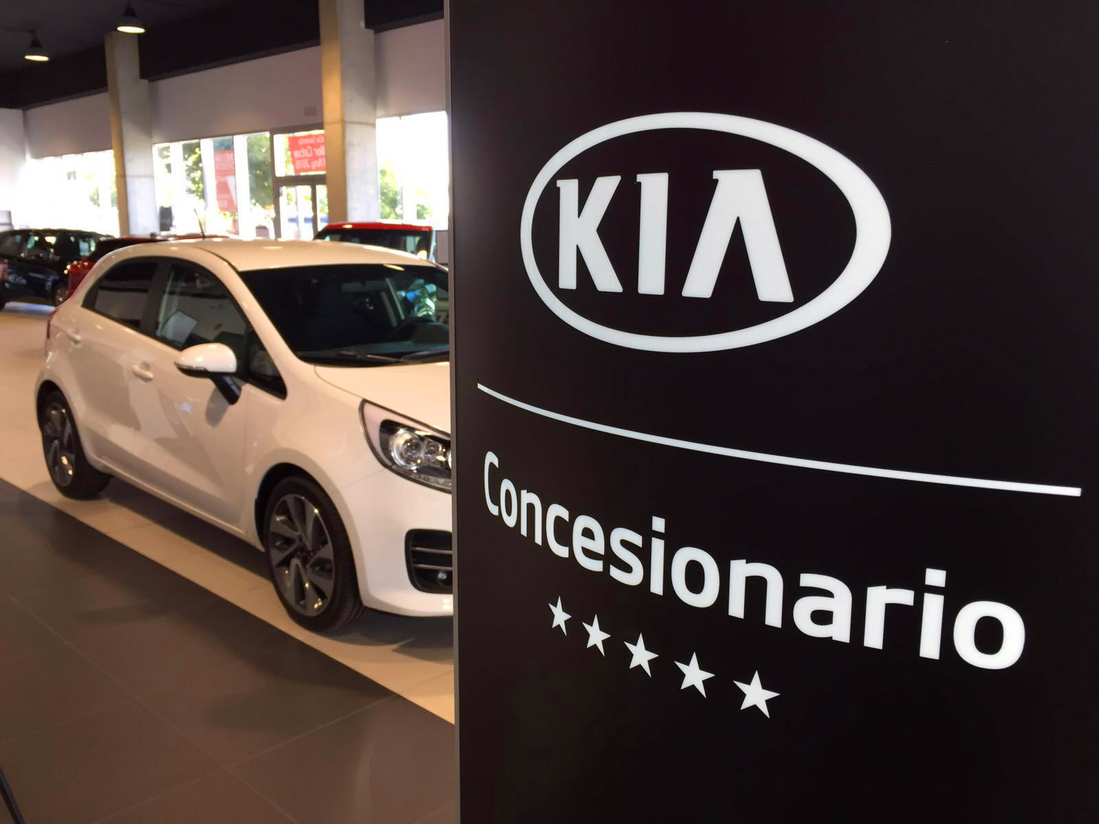 AR Motors consigue la distinción de Instalación 5 Estrellas de KIA