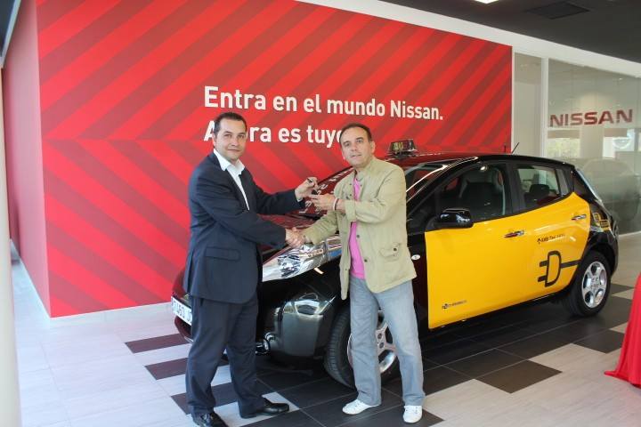 Taxi Nissan Leaf