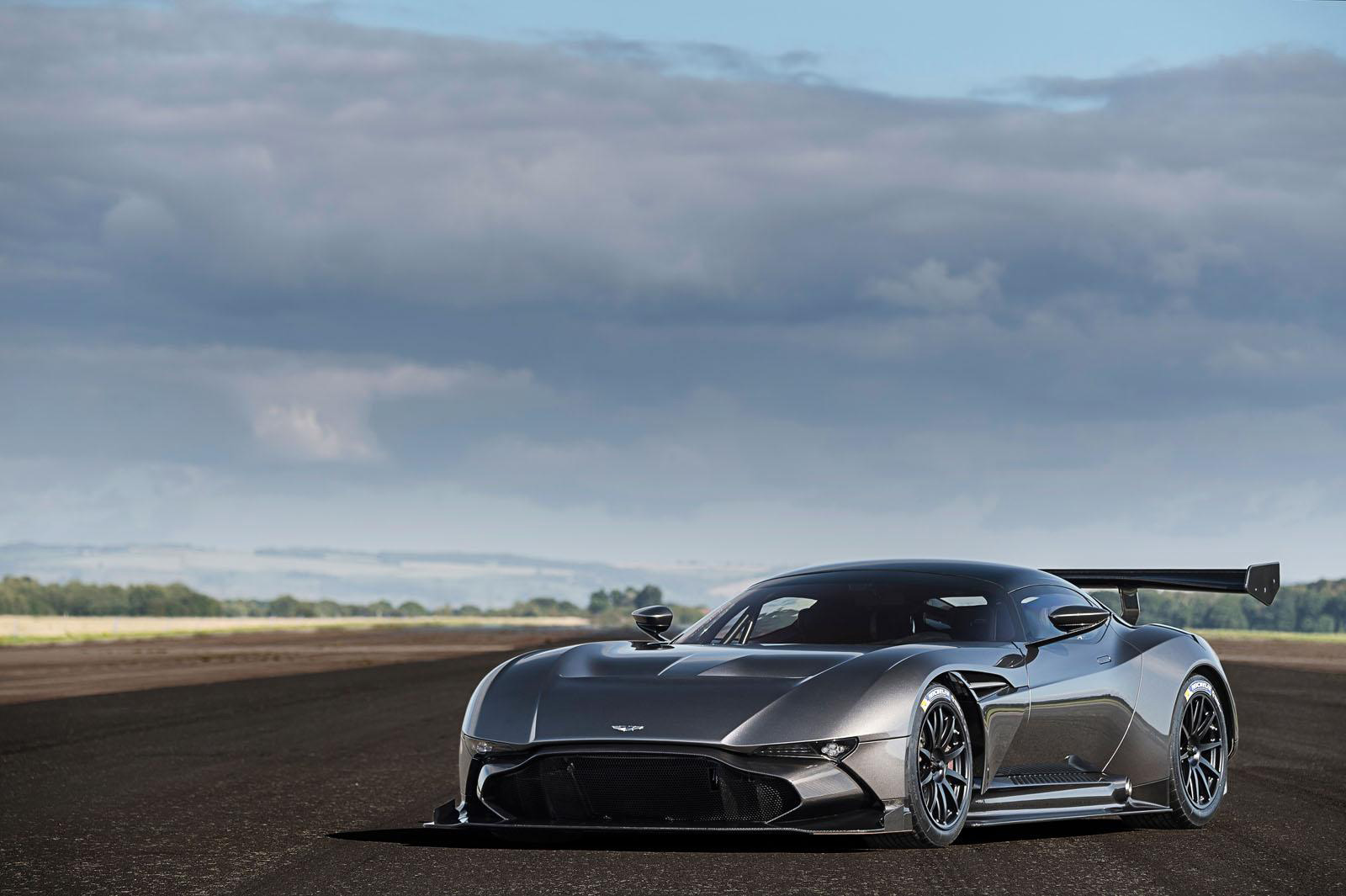 Aston Martin Vulcan 2015 Frontal