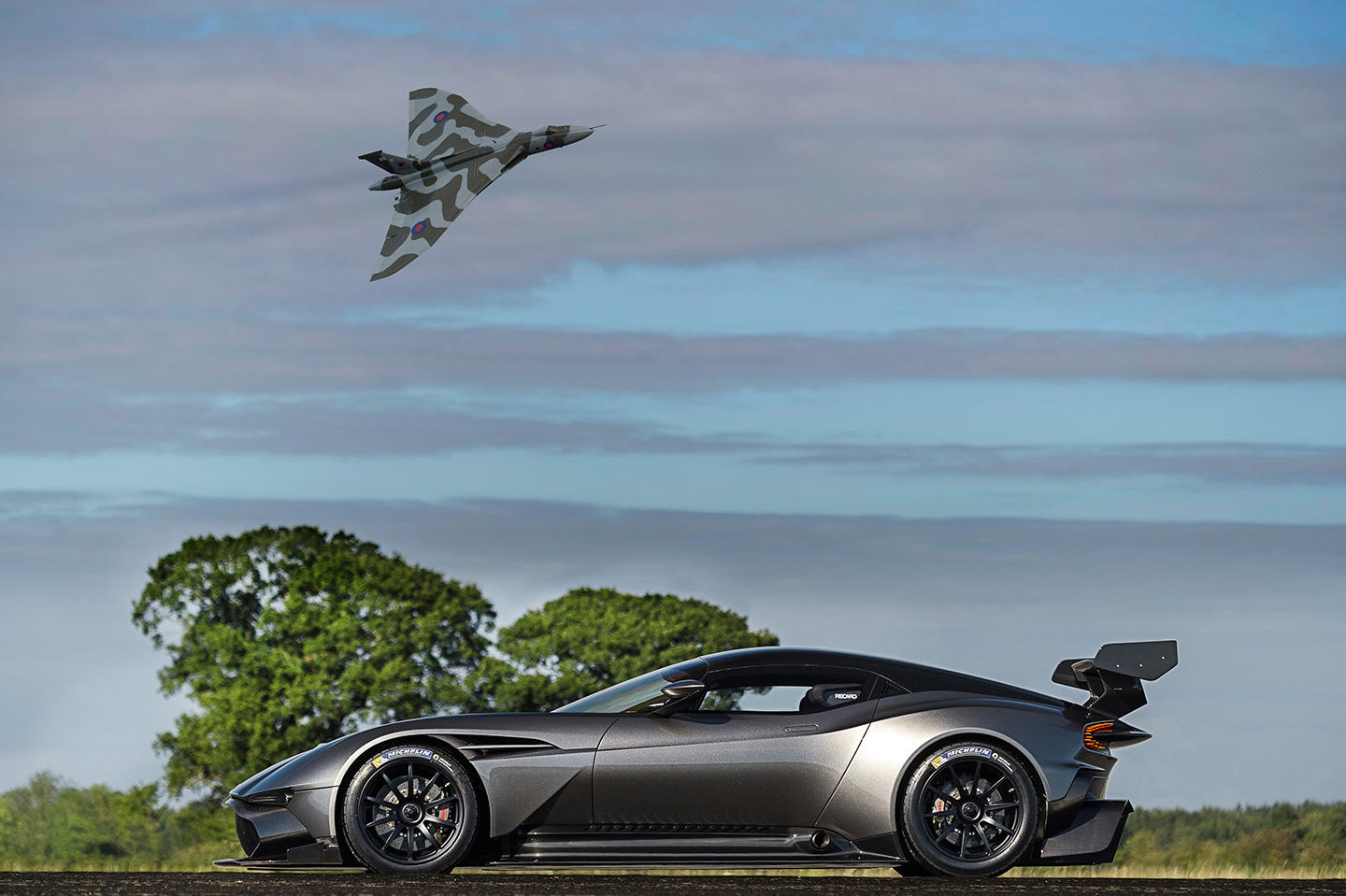 Aston Martin Vulcan 2015 Lateral QUADIS