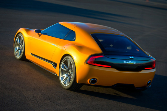 Kia GT4 Stinger Trasera