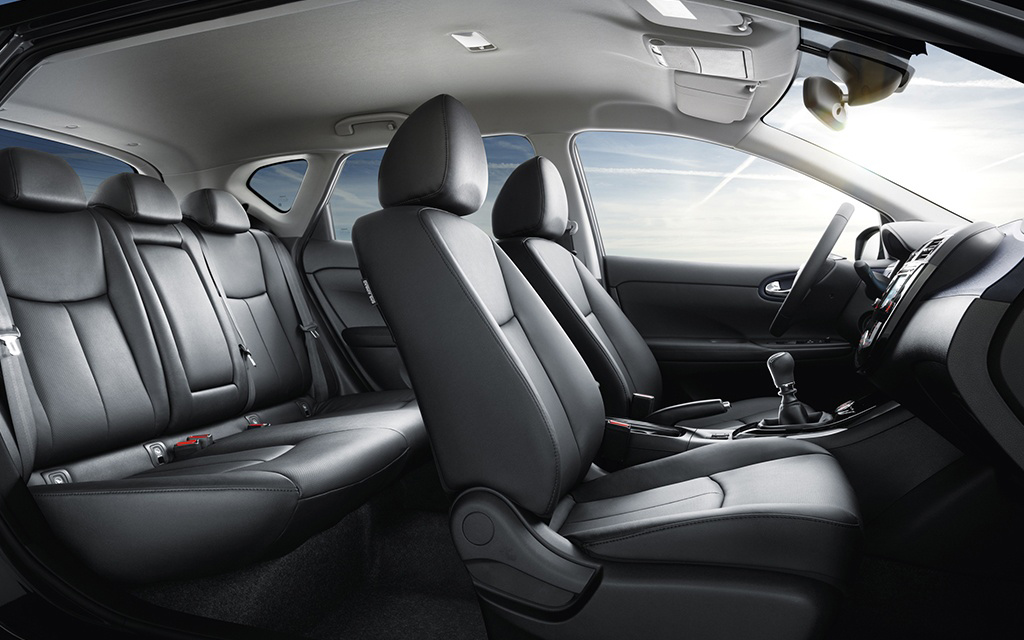 Nissan Pulsar 2014 Interior