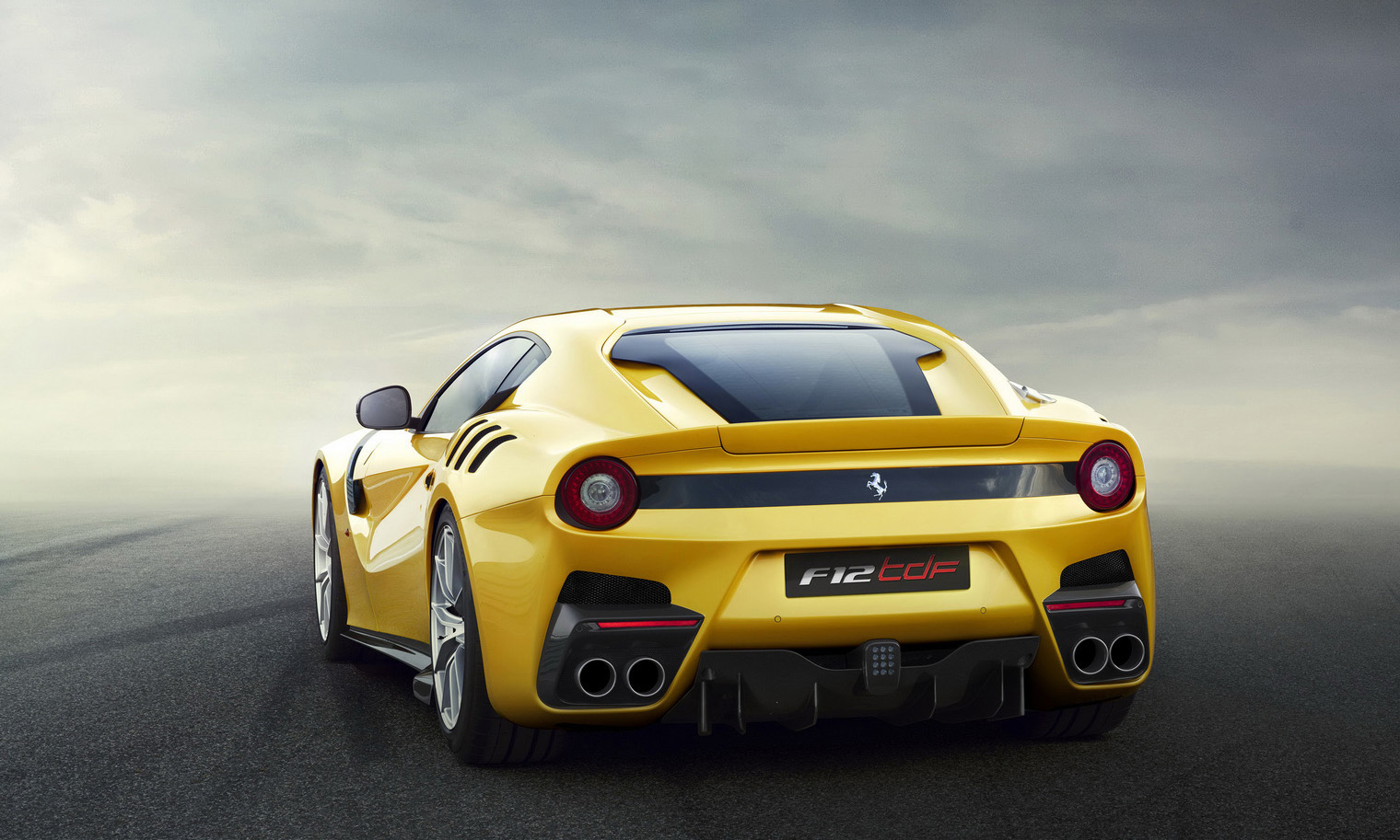 Ferrari F12 tdf 2015 QUADIS Trasera