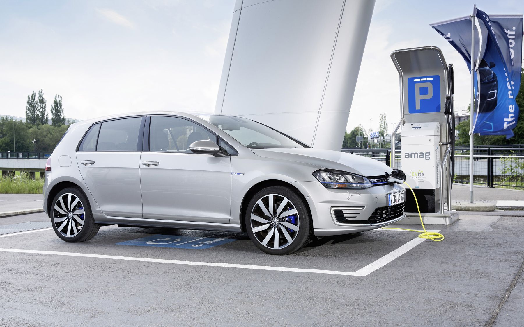  Coches electricos QUADIS Volkswagen Golf GTE 1