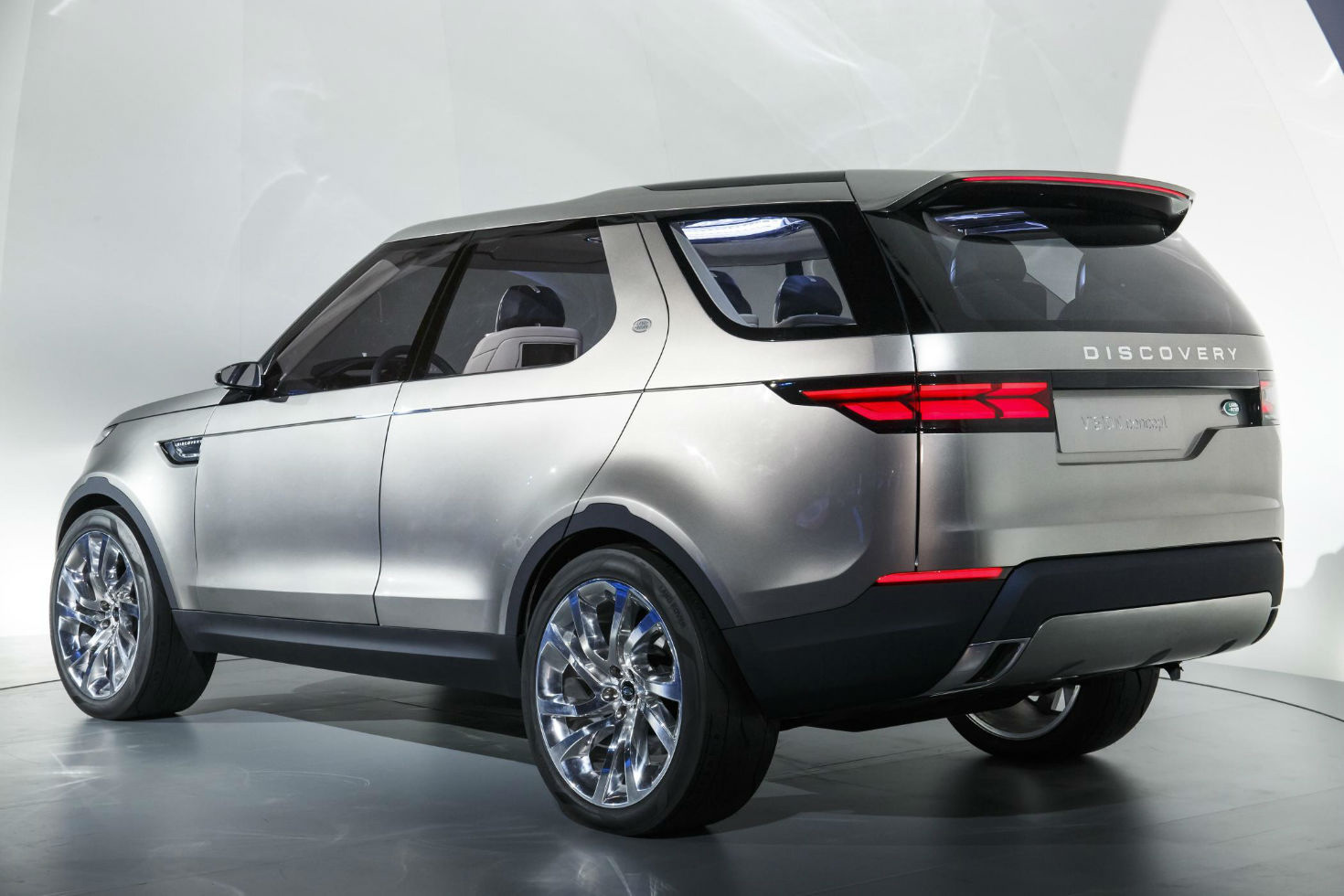 Land Rover Discovery Vision Concept Trasera