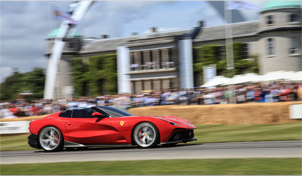 Ferrari F12 TRS Lateral