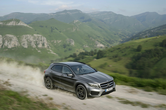  Mercedes GLA Lateral
