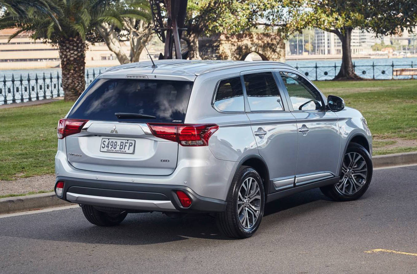 Novedades Mitsubishi outlander 2016 Trasera