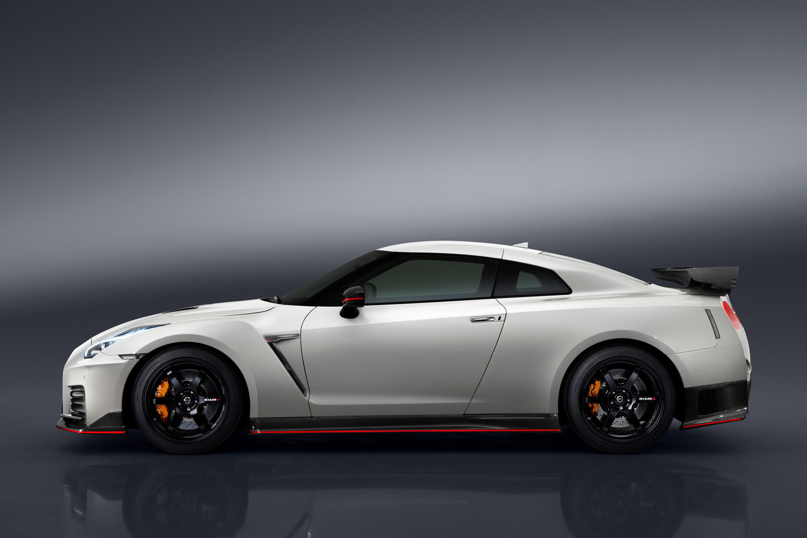 Nissan GTR Nismo 2017 QUADIS 1