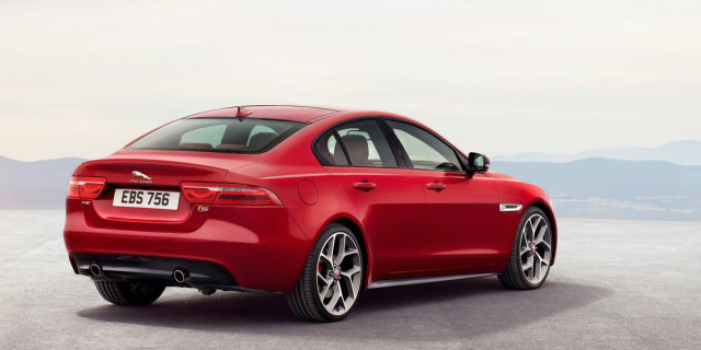 Jaguar XE 2015 Trasera