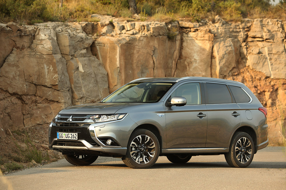 Mitsubishi Outlander PHEV 2016 QUADIS Lateral