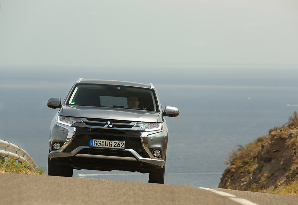 Mitsubishi Outlander PHEV 2016 QUADIS Frontal