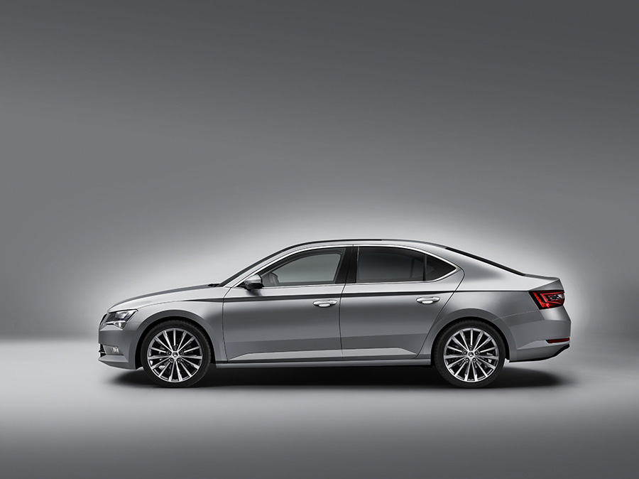 Skoda Superb 2015 Lateral