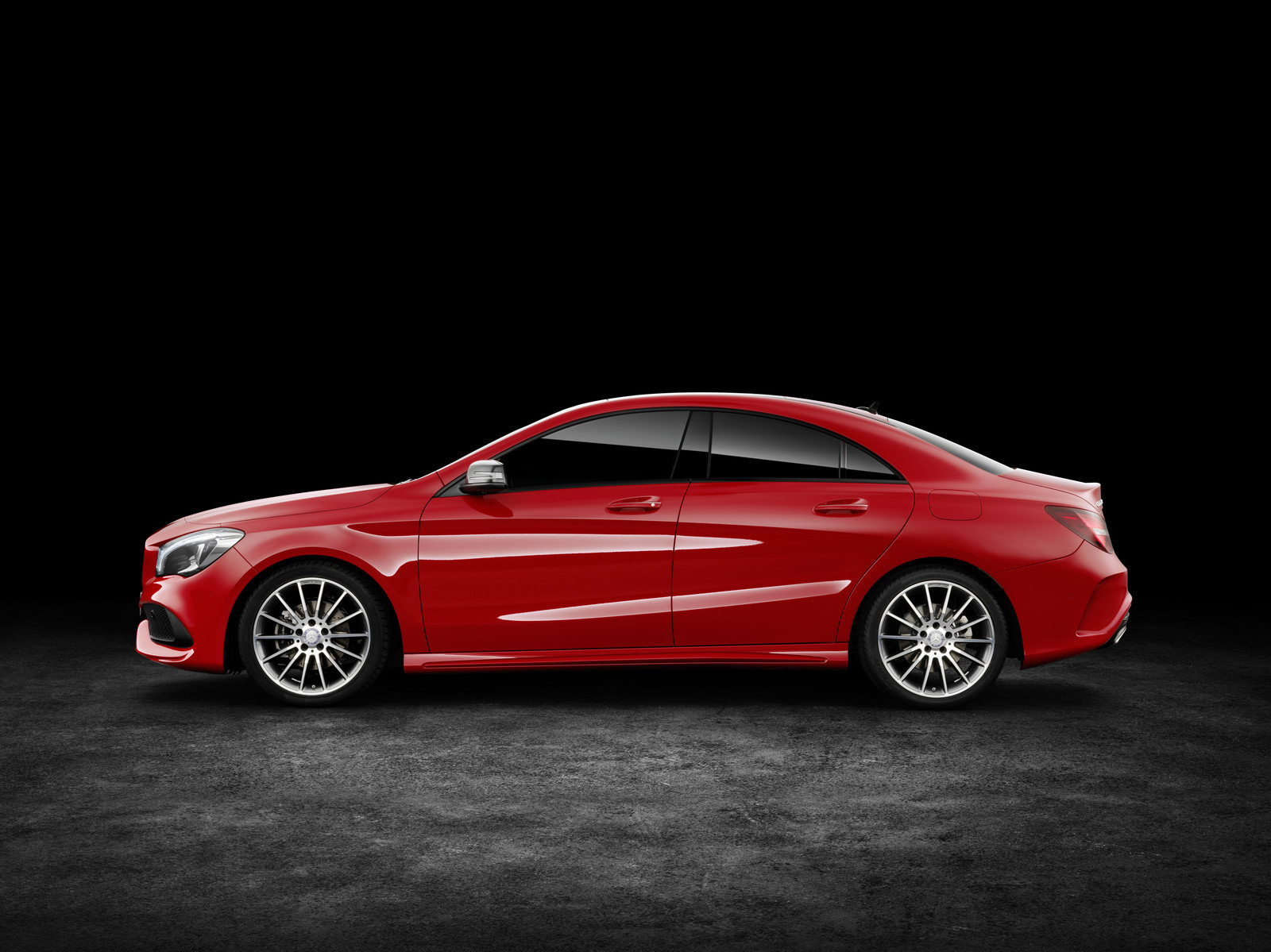 Nuevo Mercedes Benz CLA Coupe 2016 Lateral