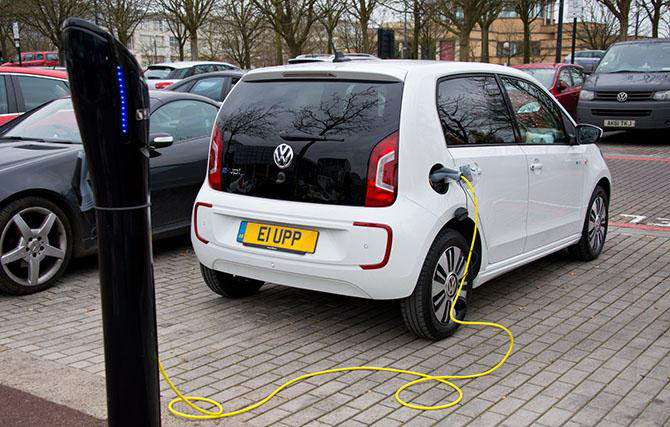 Volkswagen e-Up 2016 QUADIS Trasera