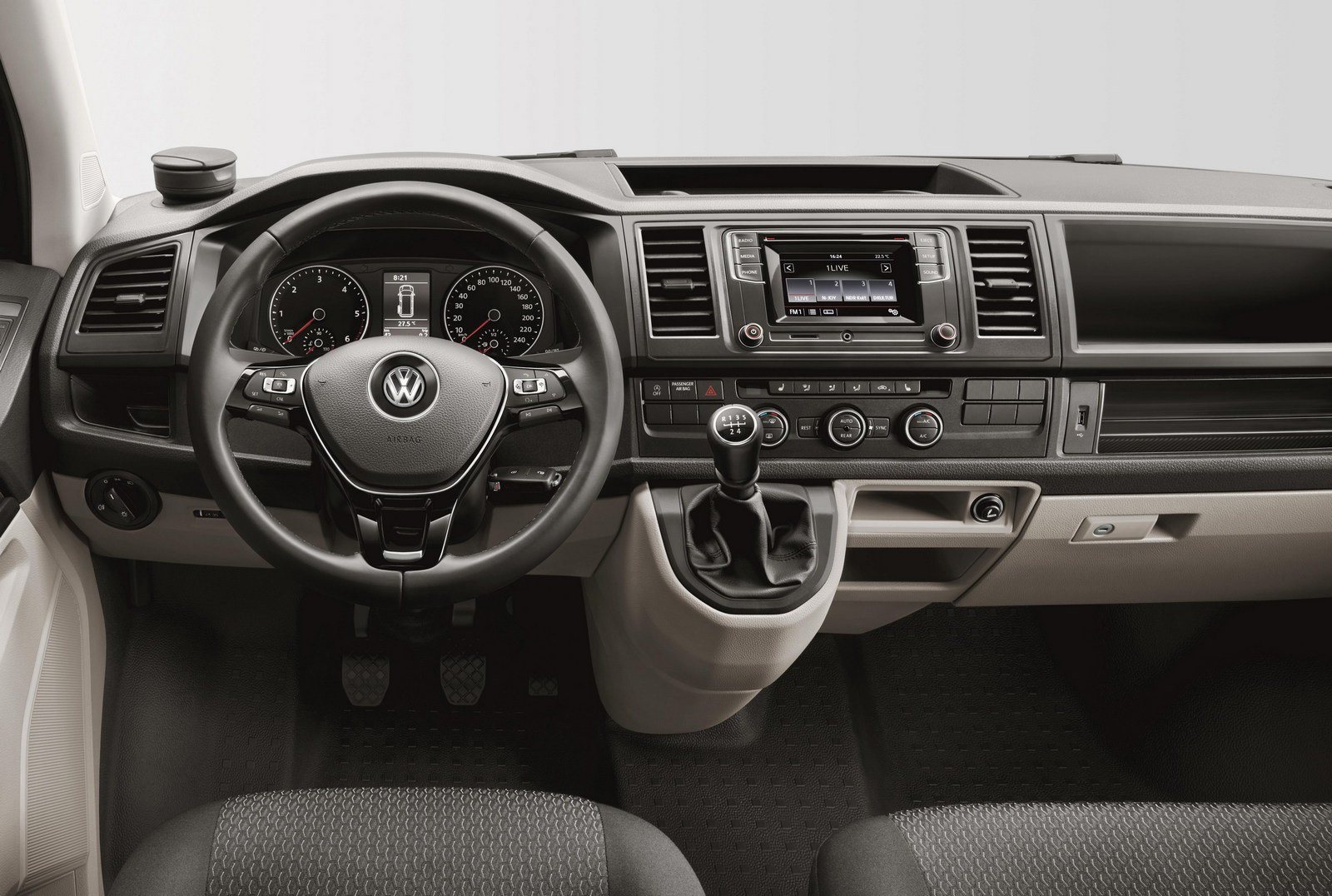 QUADIS Rent a Car Behobia Volkswagen Caravelle 8