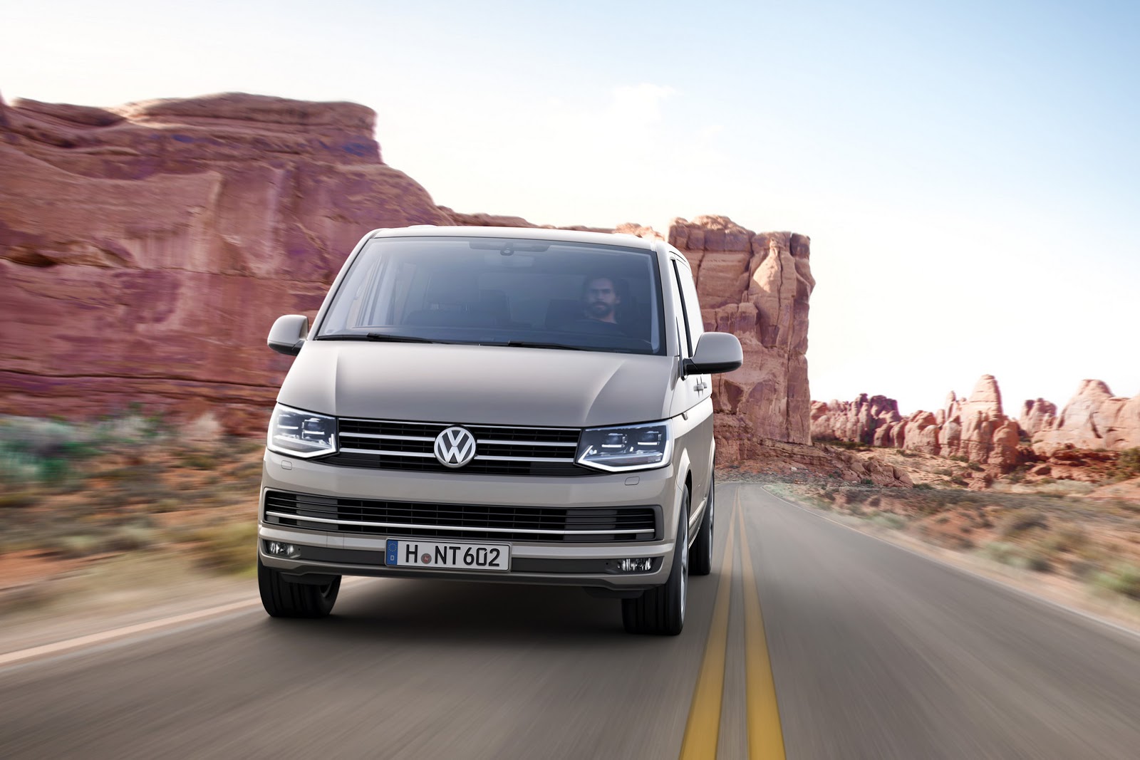 Alquiler furgoneta Volkswagen Caravelle Barcelona QUADIS Rent a Car 9