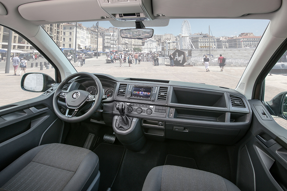 Alquiler furgoneta Volkswagen Caravelle Barcelona QUADIS Rent a Car 3