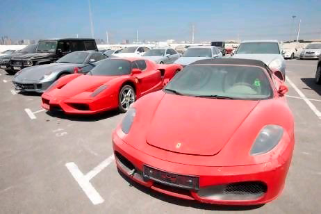 Coches abandonados Dubai Ferrari