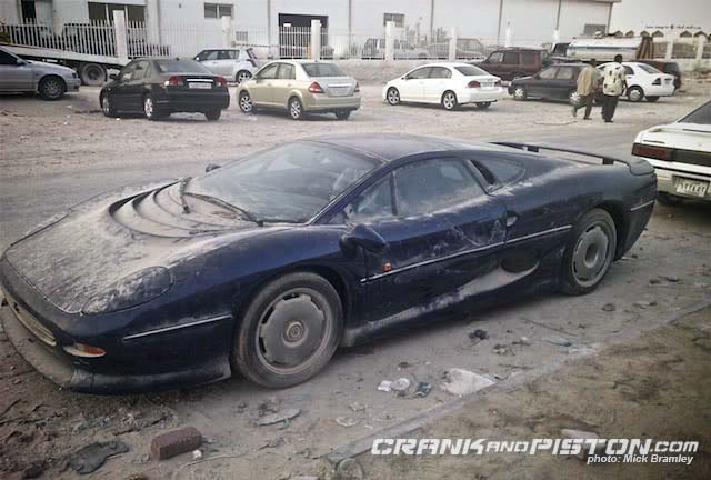 Coches abandonados Dubai Jaguar XJ220