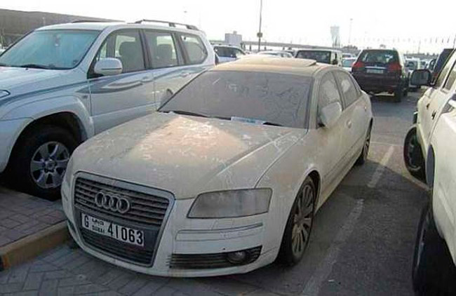 Coches abandonados Dubai Audi A6