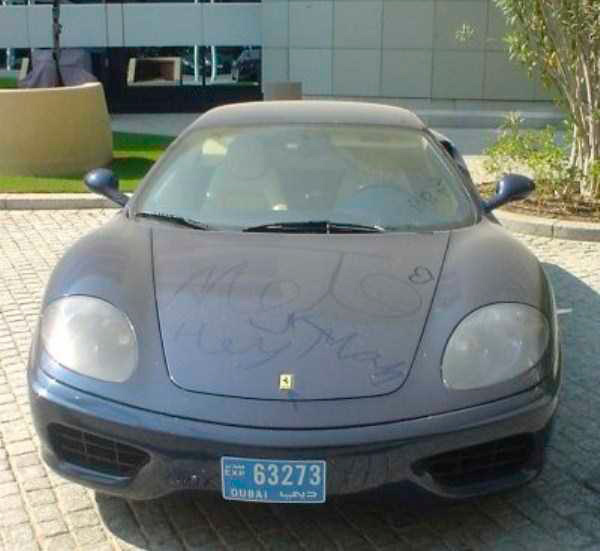 Coches abandonados Dubai Ferrari 360
