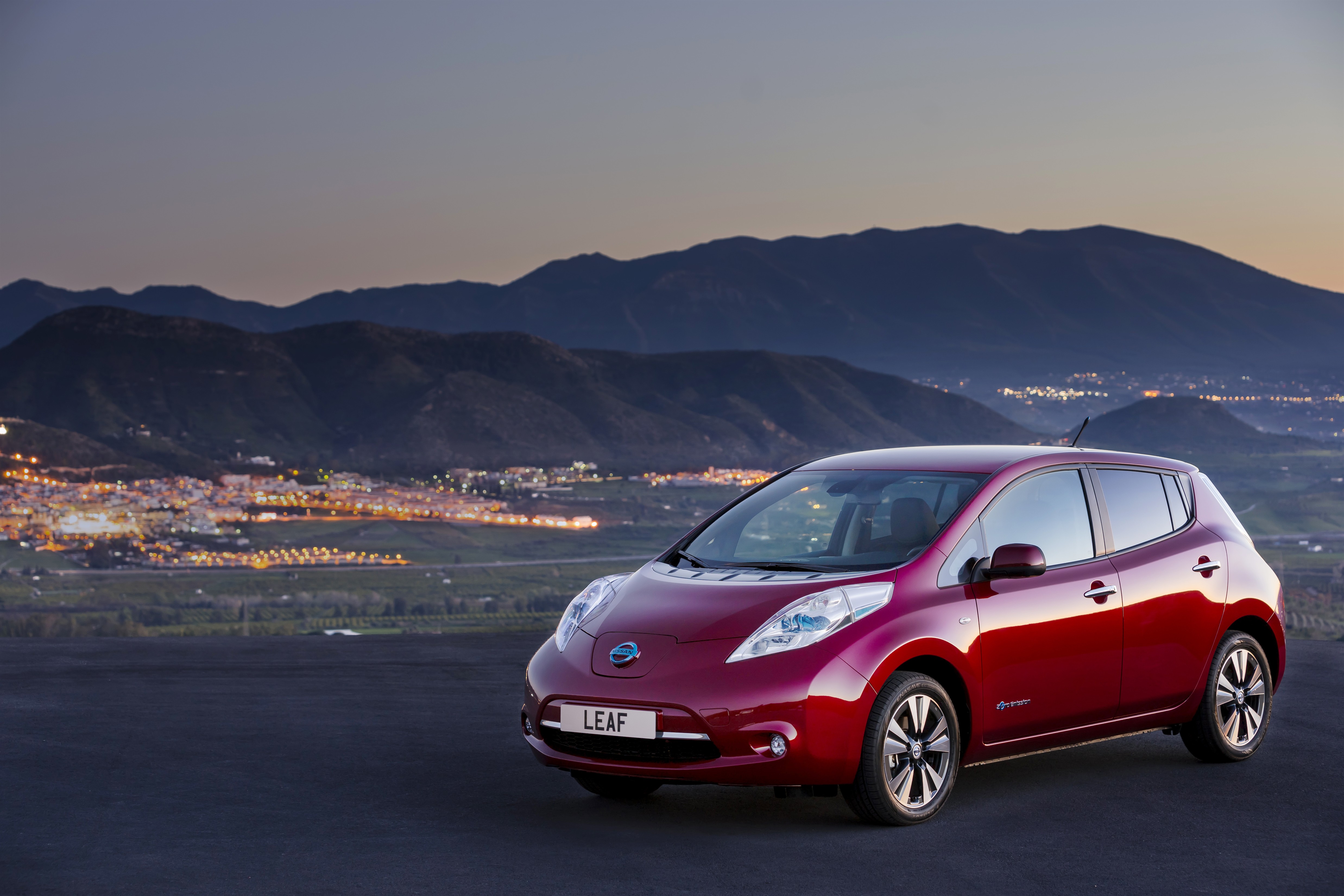 Nissan LEAF 2014