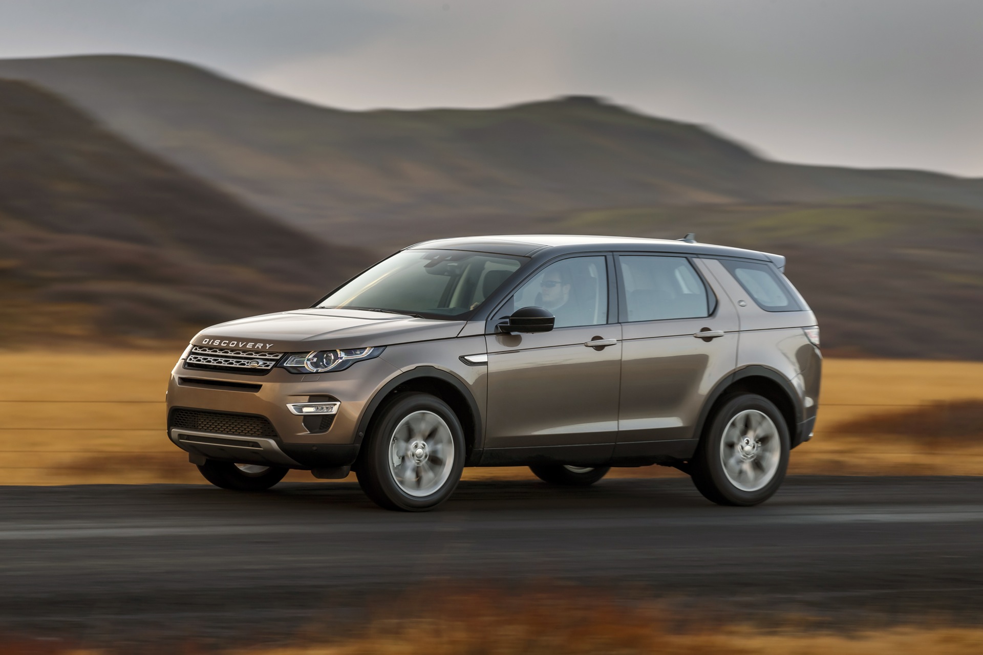 Land Rover Discovery Sport 2015 QUadis rent a car