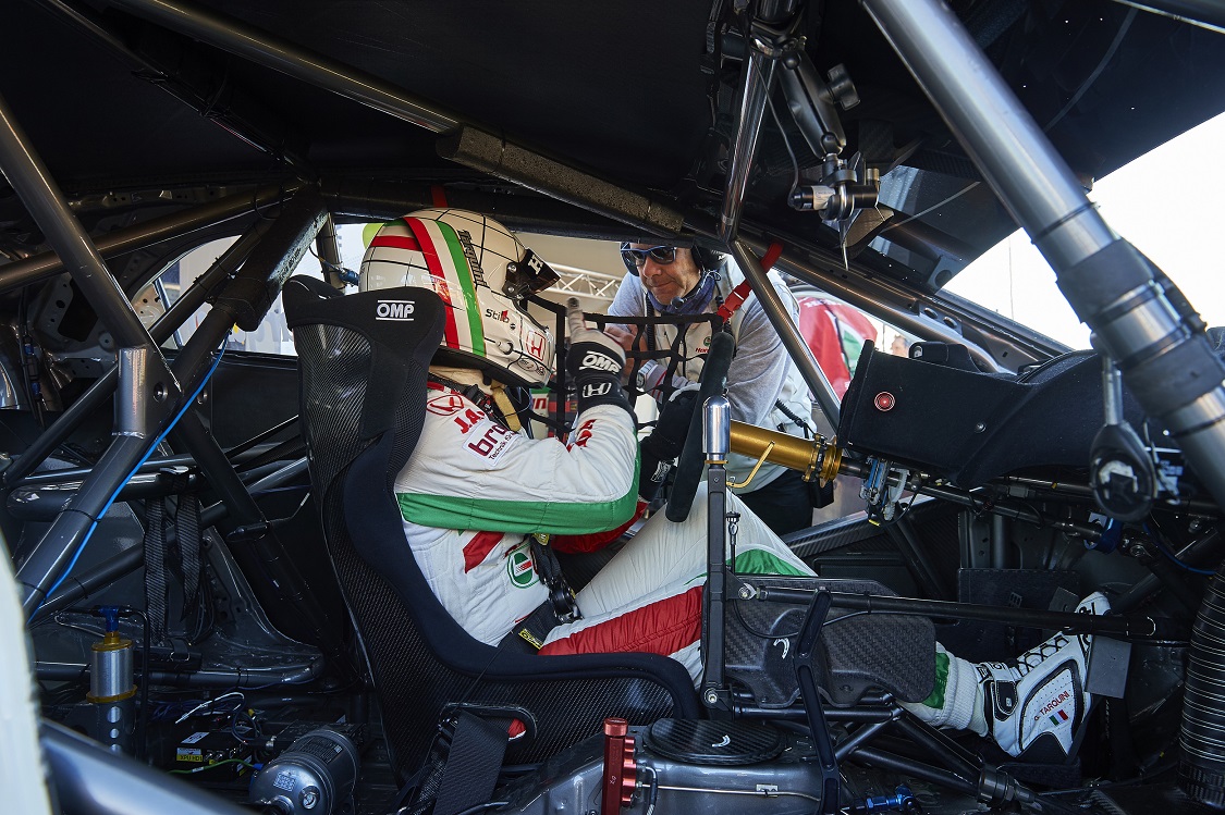 Honda Civic WTCC 2014 Interior Tarquini