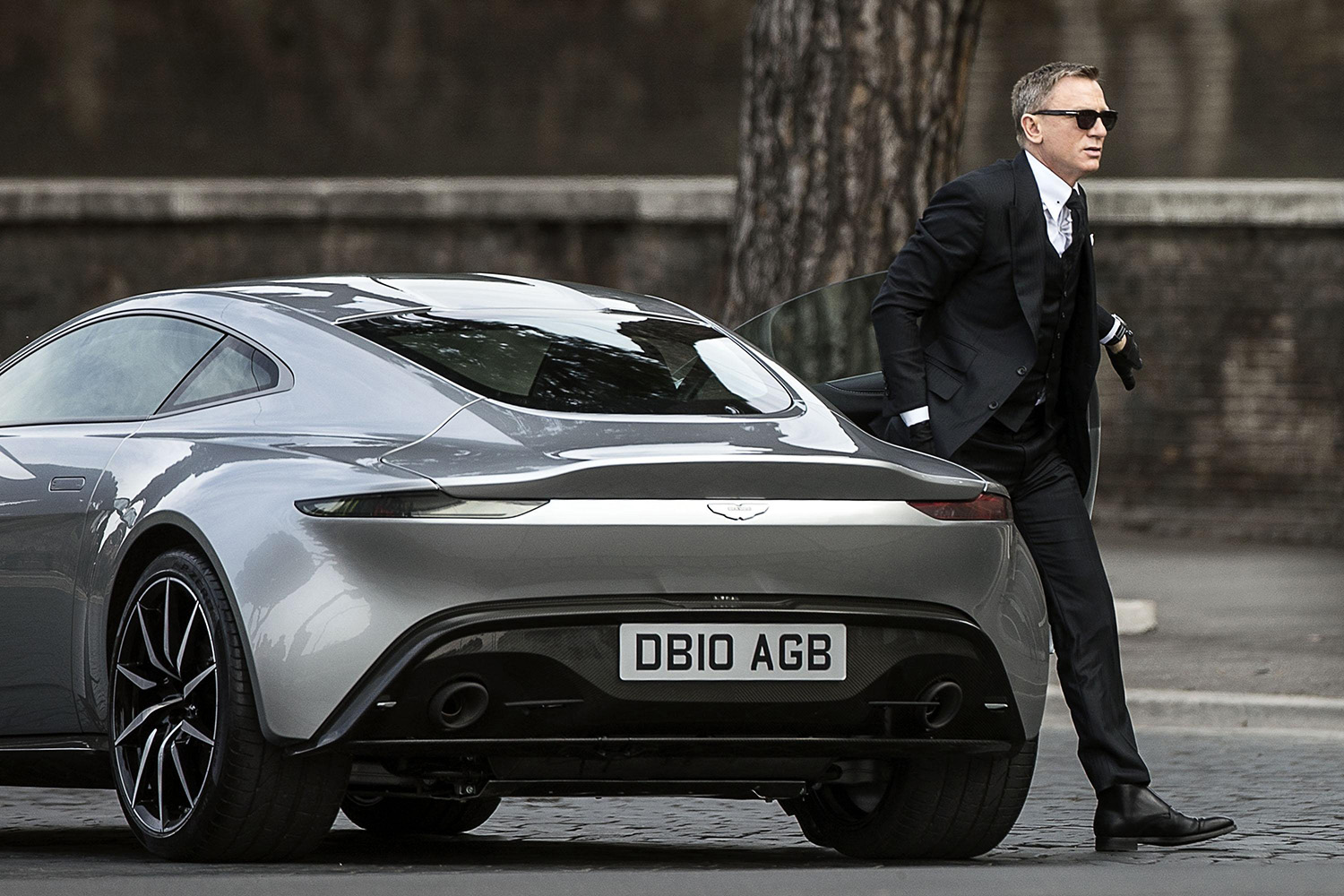Aston Martin DB10 Spectre James Bond 3